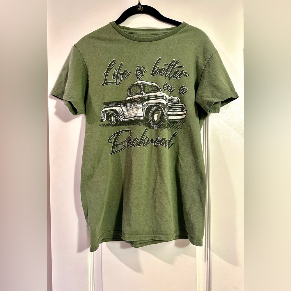 Women’s Vintage Truck Graphic Faded Green Tee